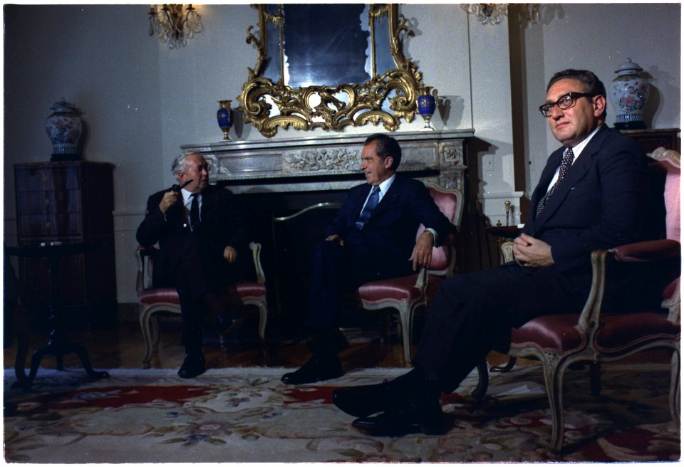 President Nixon meets with British Prime Minister Harold P. Wilson at the U.S. embassy residence in Brussels, Belgium - NARA - 194589