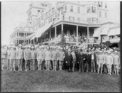President McKinley and officers of 26th U.S.V. Infantry (posed in front of) Hotel Champlain, (Plattsburg, N.Y.) LCCN2003653811