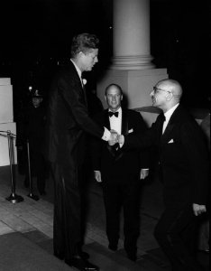 President John F. Kennedy Greets King of Afghanistan, Mohammad Ẓāhir Shāh (01)