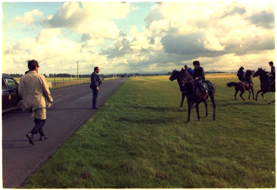 President Nixon converses with horseback riders in Ireland - NARA - 194335