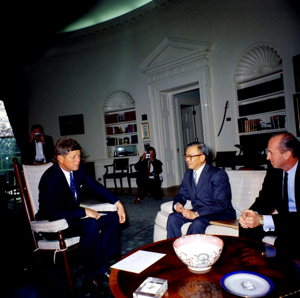 President John F. Kennedy Meets with Ambassador Tingfu F. Tsiang of China (04)