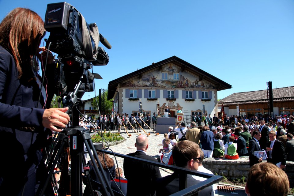 President Obama visits Krün in Bavaria IMG 1185 (18661180642)