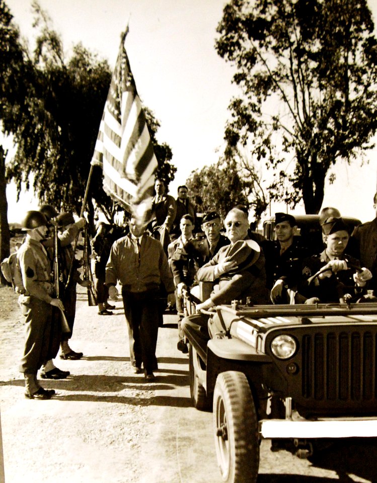 President Franklin Roosevelt reviewing troops, Casablanca Conference, French Morocco, 1943 (24750340545)