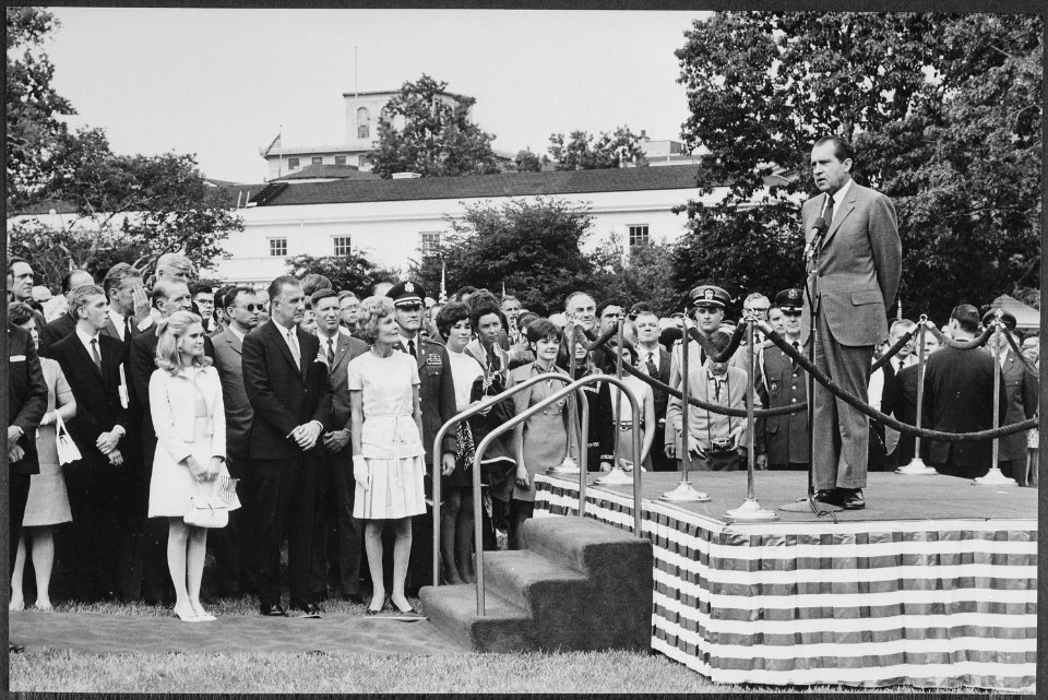President Nixon speaks to assembled White House staff on the south lawn after return from Midway Island conference... - NARA - 194635 photo