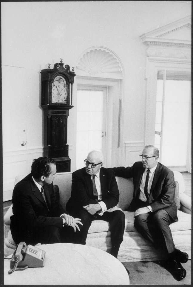 President Nixon with AFL-CIO President George Meaney and Secretary of Labor George Schultz - NARA - 194613