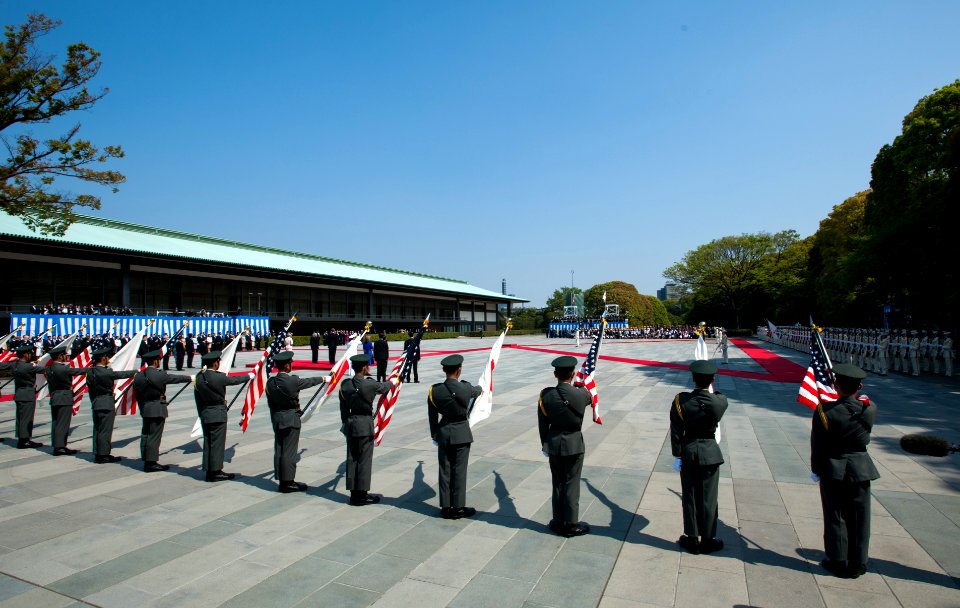 President Obama at the Welcome Ceremony in Japan - Flickr - East Asia and Pacific Media Hub (2)