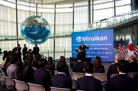 President Obama Delivers Remarks at Miraikan - Flickr - East Asia and Pacific Media Hub (2)