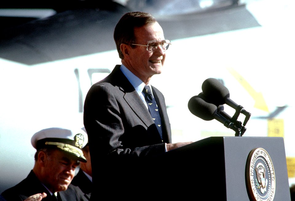 President George H.W. Bush delivers an address aboard the aircraft carrier USS AMERICA (CV 66) (01)