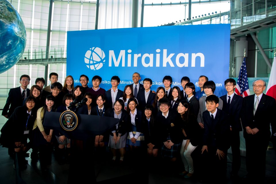 President Obama Poses for a Photo with Japanese Students - Flickr - East Asia and Pacific Media Hub