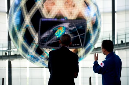 President Obama Views Miraikan Exhibit with Japanese Astronaut - Flickr - East Asia and Pacific Media Hub