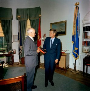 President John F. Kennedy Receives Book from General Omar N. Bradley (02)
