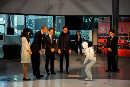 President Obama Watches ASIMO the Humanoid Robot - Flickr - East Asia and Pacific Media Hub (5)