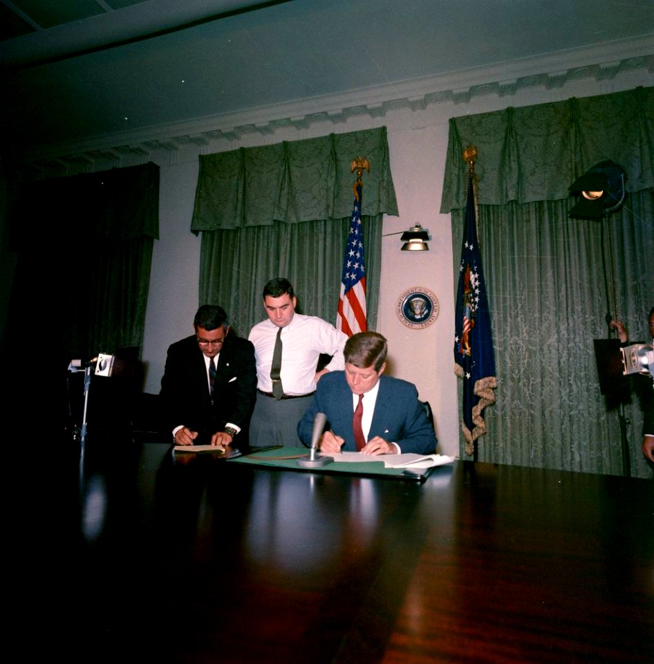 President John F. Kennedy Signs Amendments to Administration of Agricultural Trade Development and Assistance Act of 1954 (02)