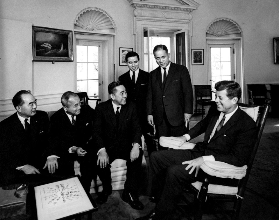 President John F. Kennedy with Former Minister of International Trade of Japan, Eisaku Satō (01)