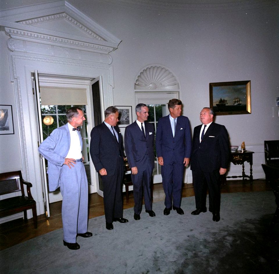 President John F. Kennedy with Midwestern Governors (03)