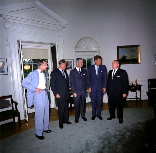President John F. Kennedy with Midwestern Governors (03)