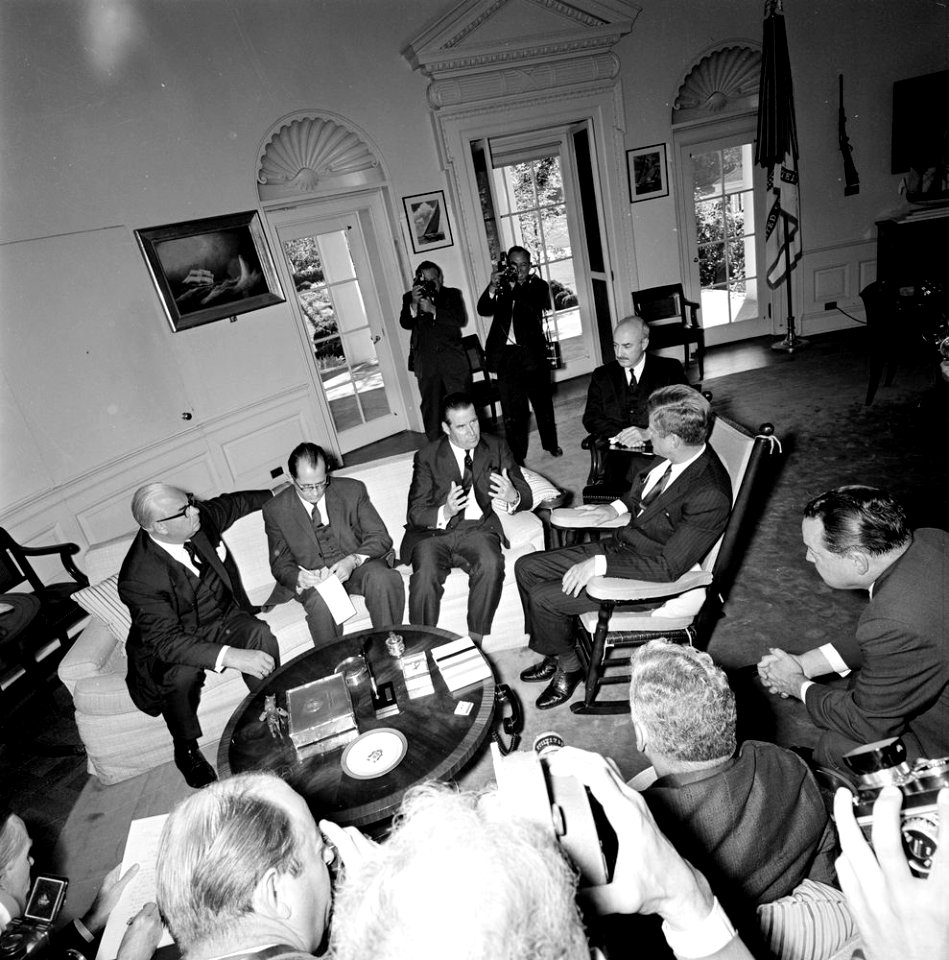 President John F. Kennedy with Minister of Foreign Affairs of West Germany, Gerhard Schröder (03)