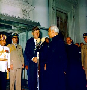 President John F. Kennedy with President of India, Dr. Sarvepalli Radhakrishnan (3)