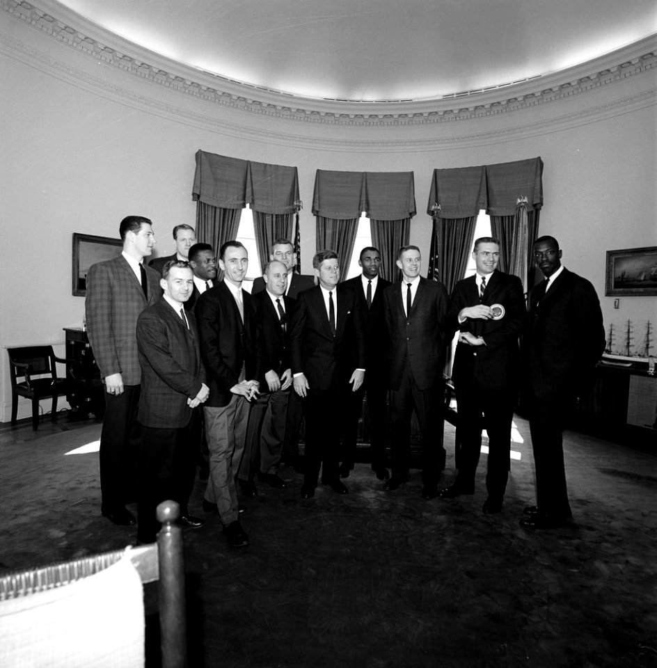 President John F. Kennedy with the Boston Celtics (04)