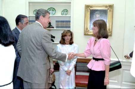 President Ronald Reagan and Marlo Thomas