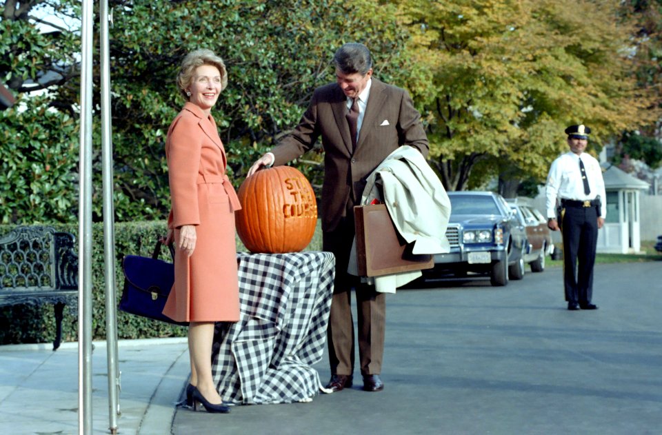 President Ronald Reagan and Nancy Reagan return to the White House from a trip to Camp David