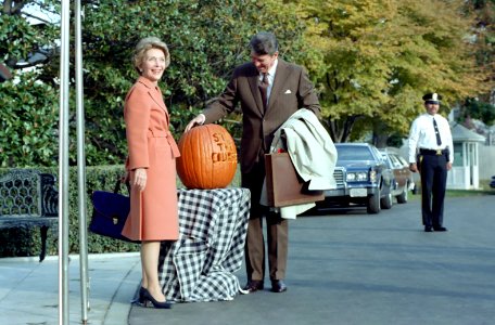 President Ronald Reagan and Nancy Reagan return to the White House from a trip to Camp David photo