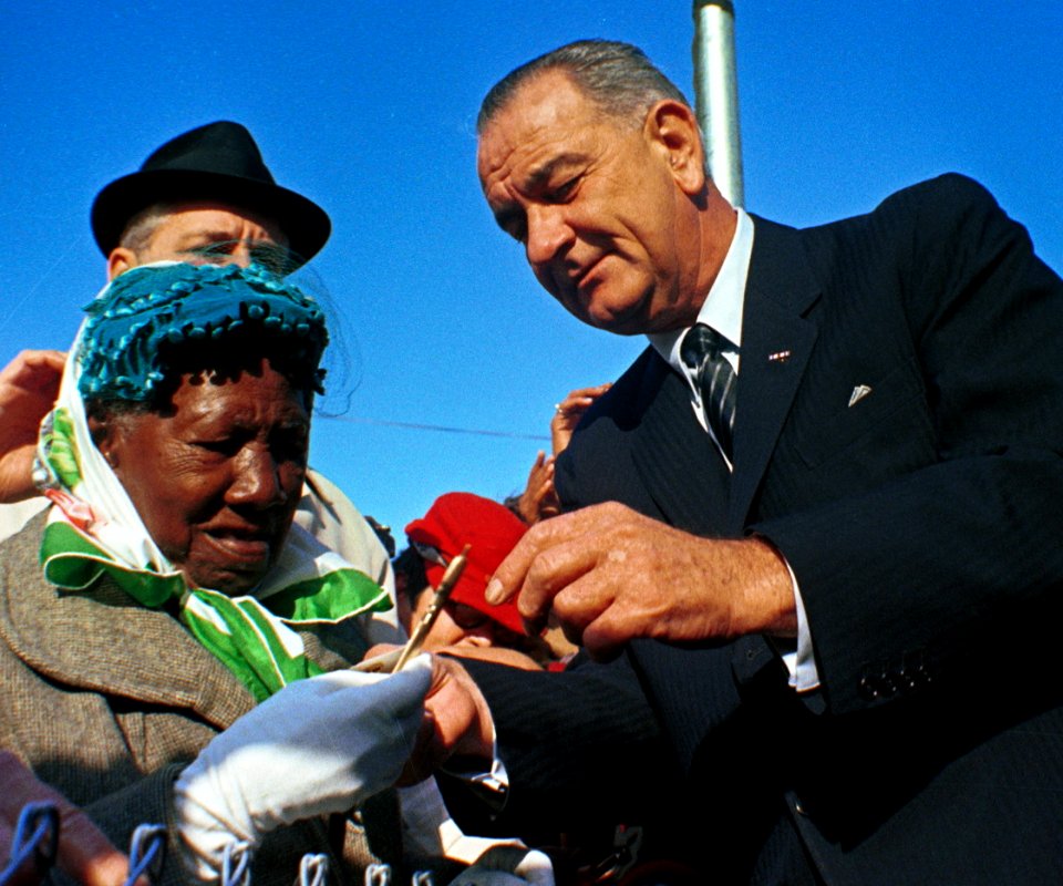 President Lyndon B. Johnson campaigning in Illinois (cropped)