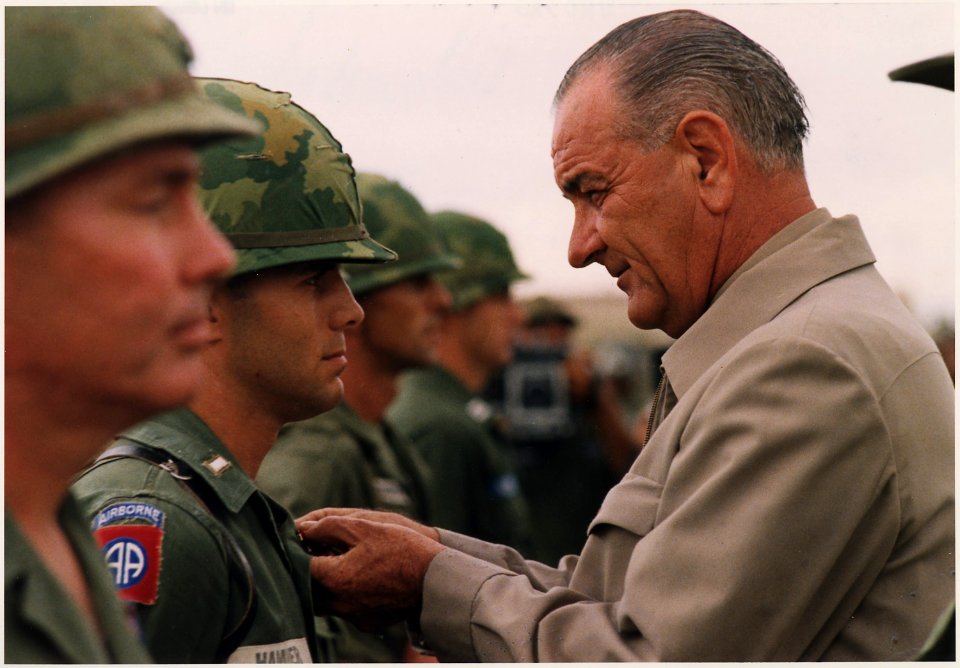 President Lyndon B. Johnson in Vietnam, Decorating a soldier - NARA - 192512