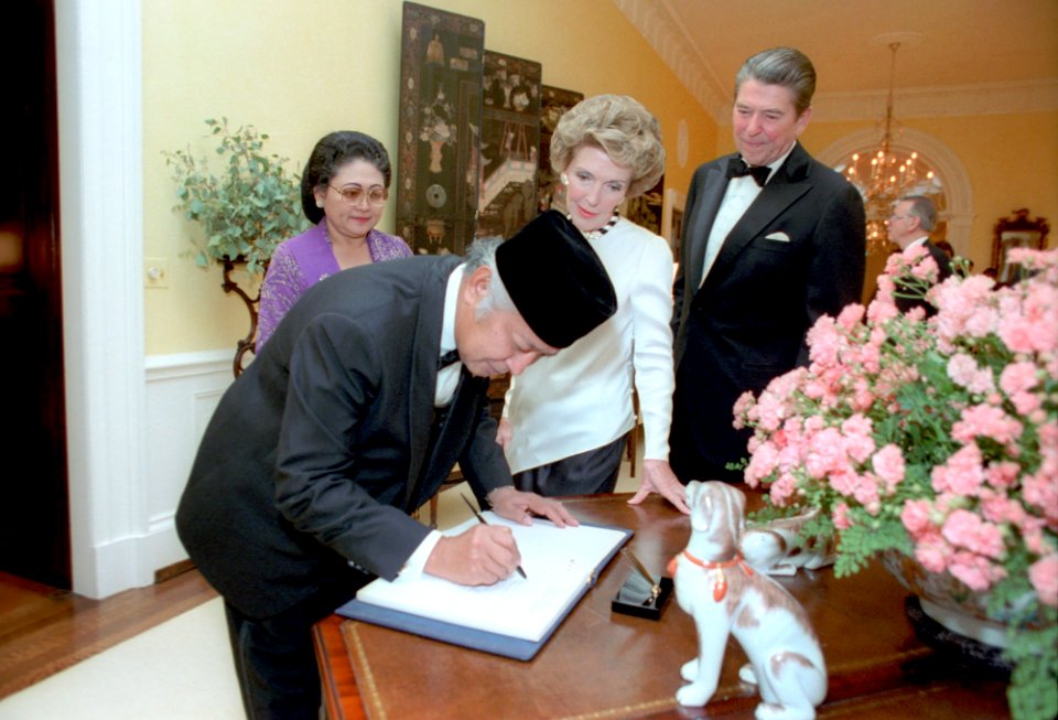 President Ronald Reagan and Nancy Reagan during the State Visit of President Soeharto of Indonesia and Siti Hartinah