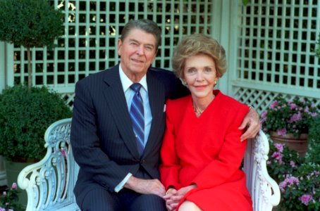President Ronald Reagan and Nancy Reagan pose on the White House grounds