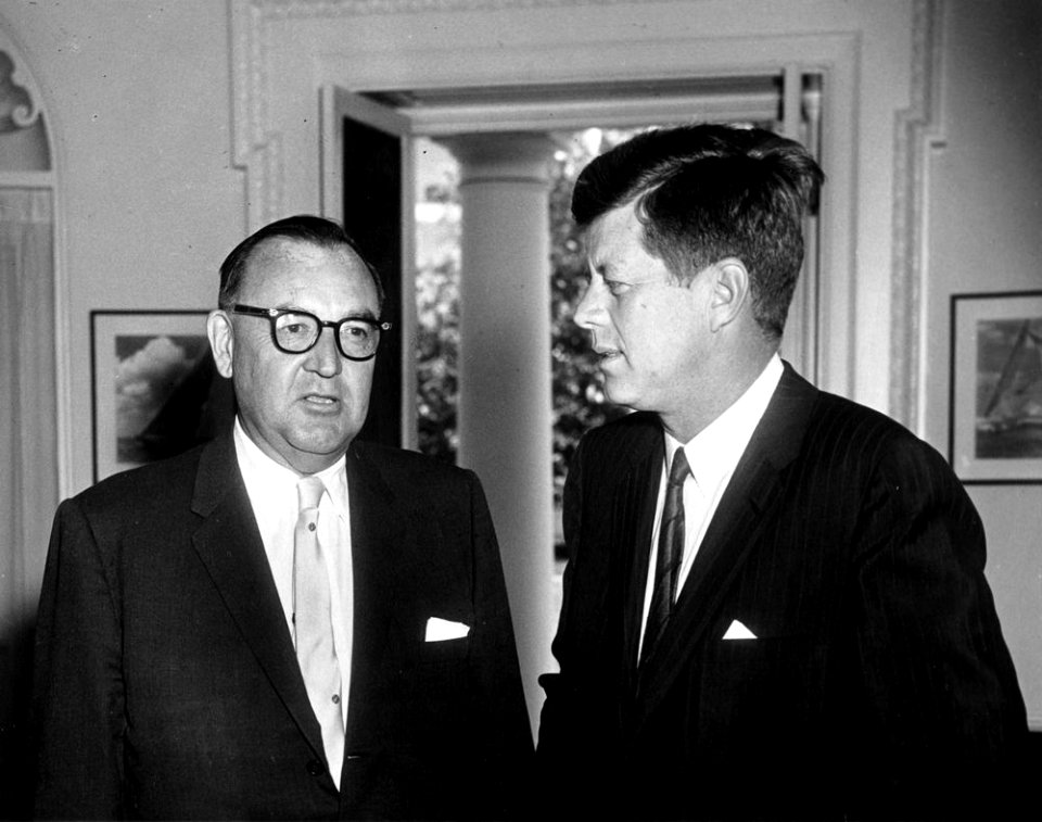President meets with Governor of California Edmund G. Brown