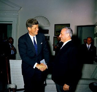 President John F. Kennedy with Ambassador of Italy, Sergio Fenoaltea (05)