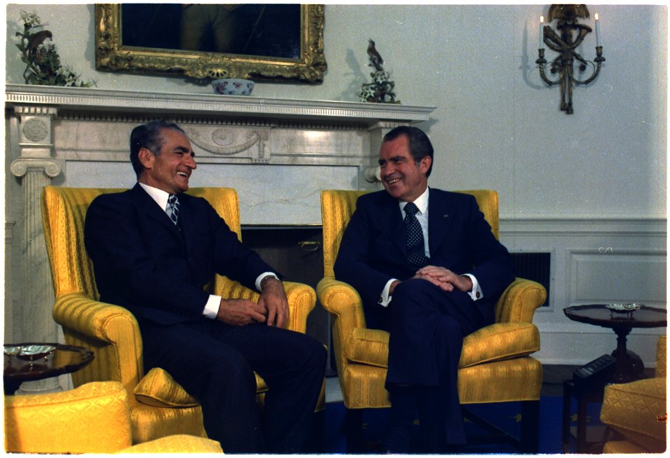 President Nixon and the Shah of Iran in the Oval Office - NARA - 194536