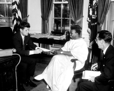President John F. Kennedy with Ambassador of the Republic of Guinea, Dr. Seydou Conte (01)