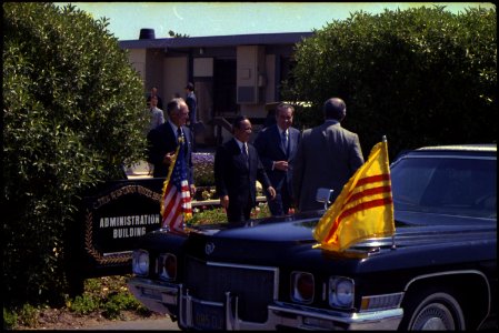 President Nixon escorts Nguyen Van Thieu, President of the Republic of Vietnam, to his car outside the Administrative... - NARA - 194498