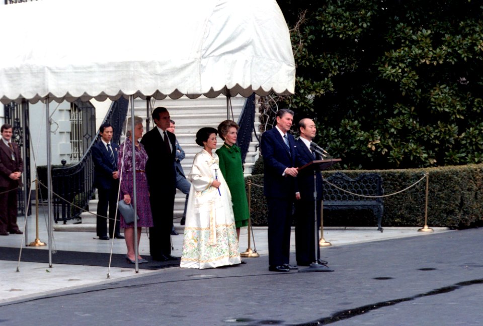 President Ronald Reagan and Nancy Reagan with George H. W. Bush, Barbara Bush, Chun Doo-hwan, and Lee Soon-ja