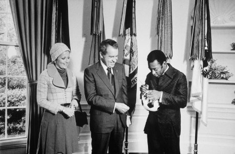 President Nixon meeting with Edson Pele Arantes do Nacimento, retired professional Brazilian soccer player and... - NARA - 194508