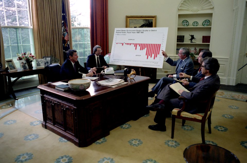 President Ronald Reagan meeting with David Stockman, Don Regan, Murray Weidenbaum, and Martin Anderson to discuss the economy in the Oval Office
