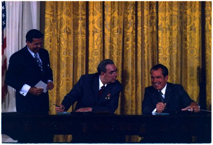 President Nixon and General Secretary Brezhnev signing Scientific and Technical Cooperation Agreement on Peaceful... - NARA - 194522