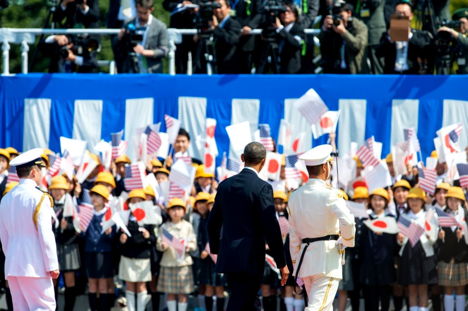 President Obama at the Welcome Ceremony in Japan - Flickr - East Asia and Pacific Media Hub (1)