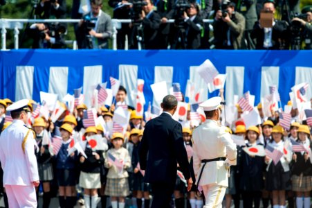 President Obama at the Welcome Ceremony in Japan - Flickr - East Asia and Pacific Media Hub (1)