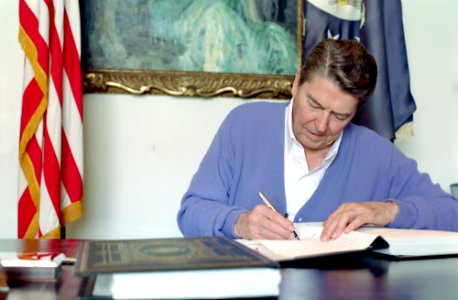 President Ronald Reagan signing United States - Canada Free Trade Agreement