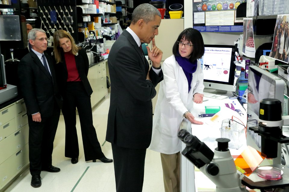 President Obama visits the Vaccine Research Center