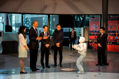 President Obama Watches ASIMO the Humanoid Robot - Flickr - East Asia and Pacific Media Hub (4)