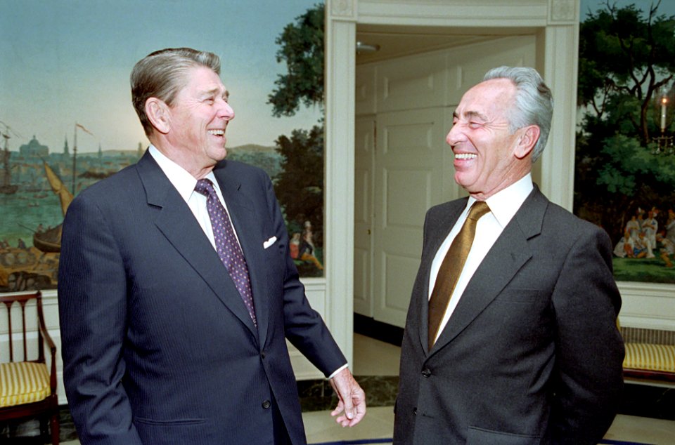 President Ronald Reagan and Prime Minister Shimon Peres of Israel