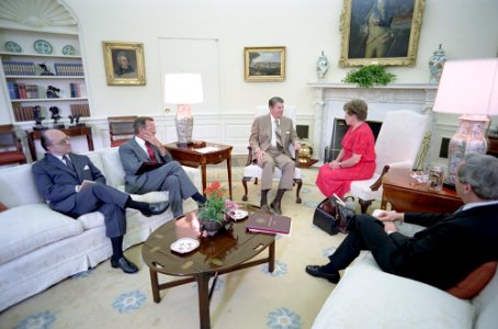 President Ronald Reagan, George H. W. Bush, Robert McFarlane, and Jack Matlock meeting with Suzanne Massie in the Oval Office photo