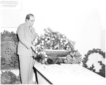 President Romulo Gallegos lays a wreath on the tomb of George Washington at Mt. Vernon. - NARA - 199822