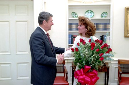 President Ronald Reagan and Amy Lynn Richelieu photo