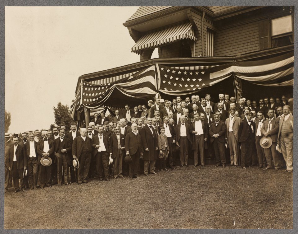 President Roosevelt, members of the Notification Committee, and guests, Sagamore Hill, Oyster Bay, N.Y. LCCN2001697266