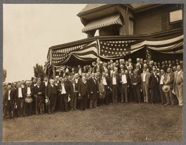 President Roosevelt, members of the Notification Committee, and guests, Sagamore Hill, Oyster Bay, N.Y. LCCN2001697266 photo